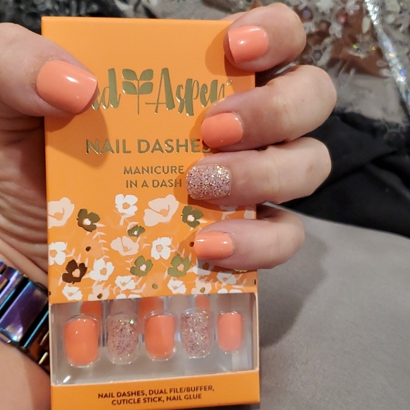 Red Aspen Nail Dashes 💅 - Picture 3 of 3